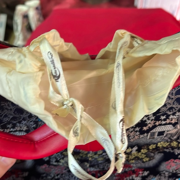 Elegant Floral Tote Bag with Red Straps - Picture 6 of 9